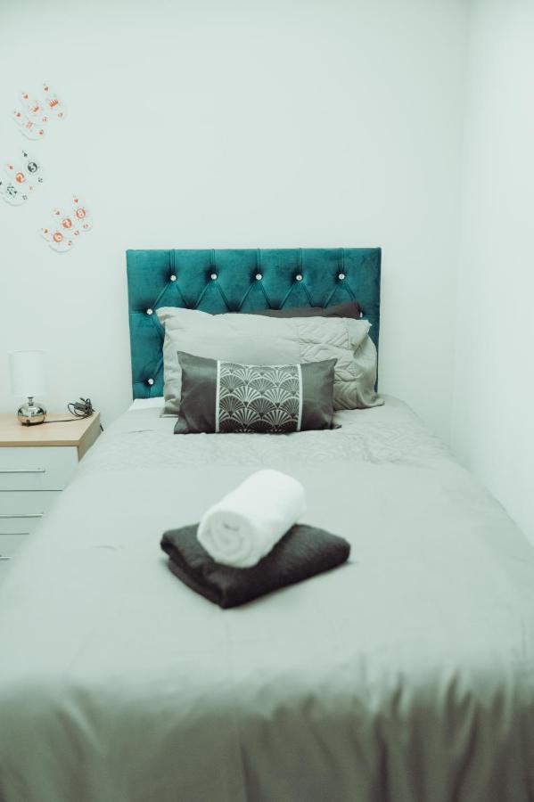 Bv Rare 3 Bedrooms At Conditioning House Bradford Perfect For Contractors Dış mekan fotoğraf
